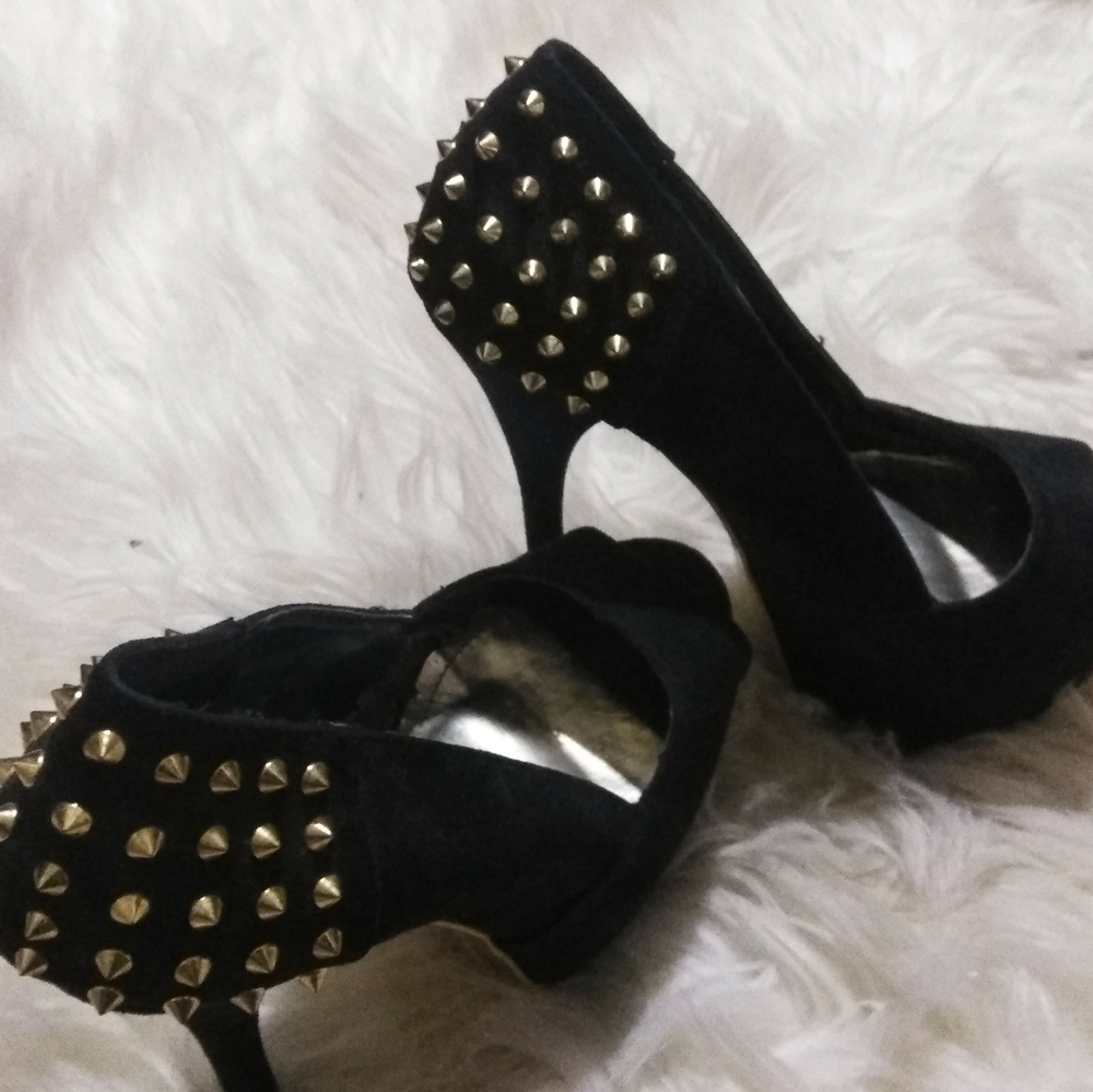 Barely used studded women black heels  7½